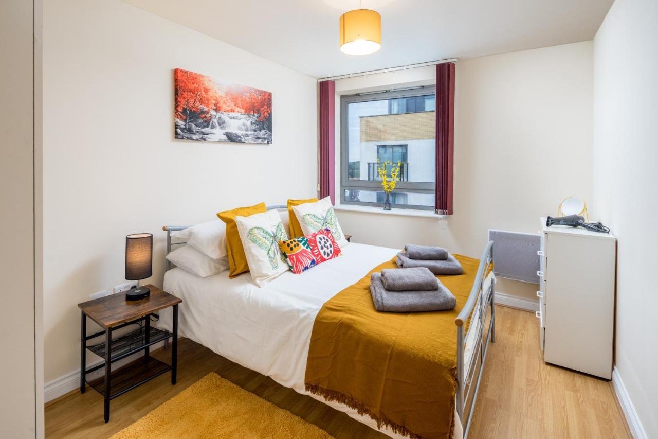 Central Watford Stylish 2 Bedroom Serviced Apartment With Free Parking Exterior foto