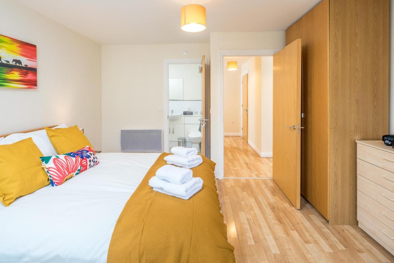 Central Watford Stylish 2 Bedroom Serviced Apartment With Free Parking Exterior foto